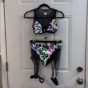 Reflective set with garters